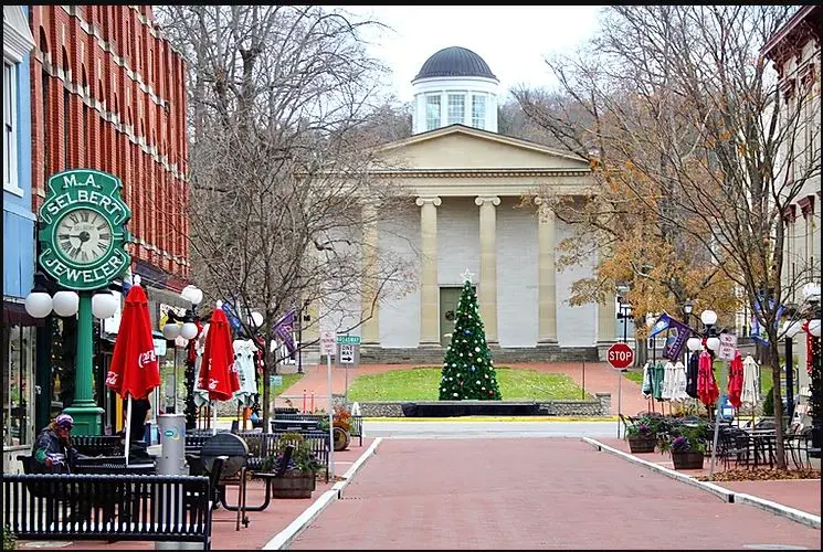 Old Capitol building with Christmas tree in lawn